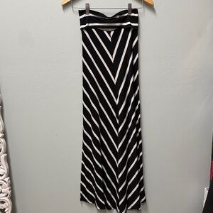 ILLA ILLA Black and White Chevron Maxi Skirt